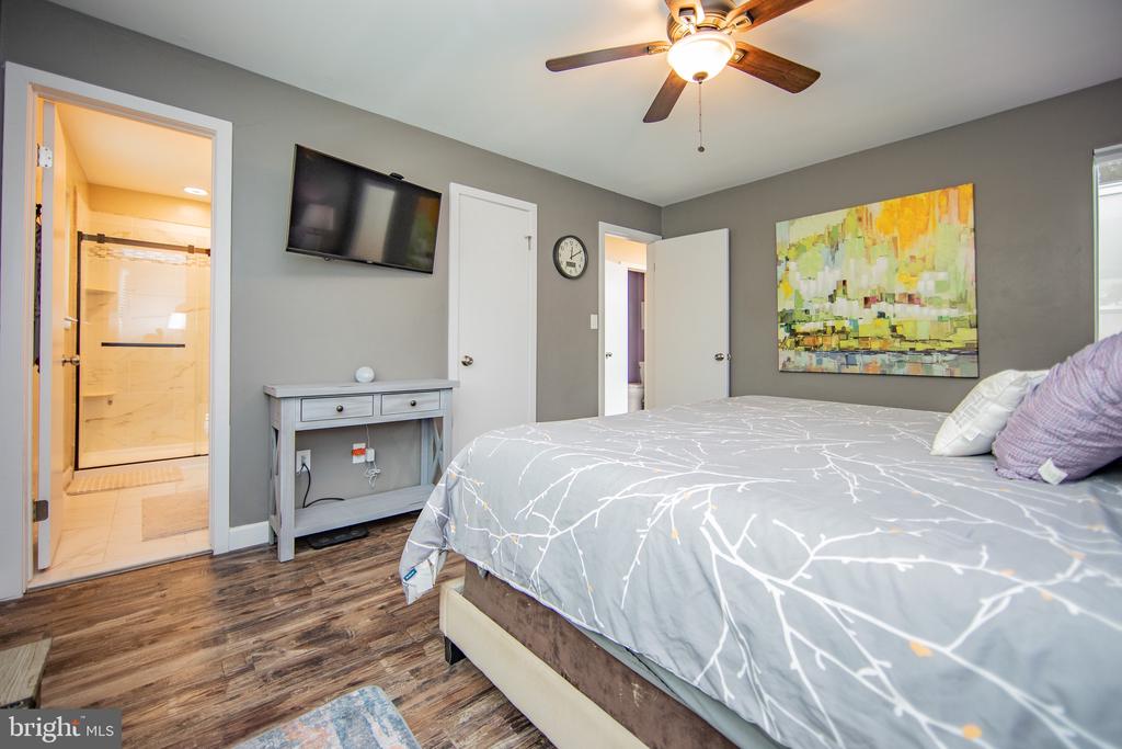 380 LYNETREE DRIVE 7-D