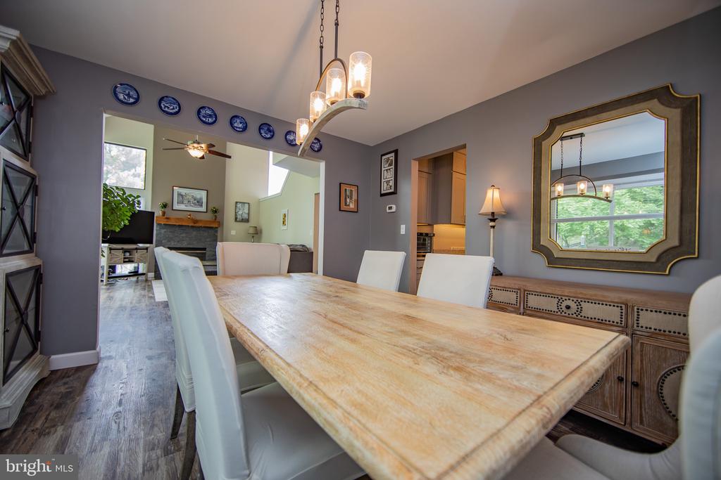 380 LYNETREE DRIVE 7-D