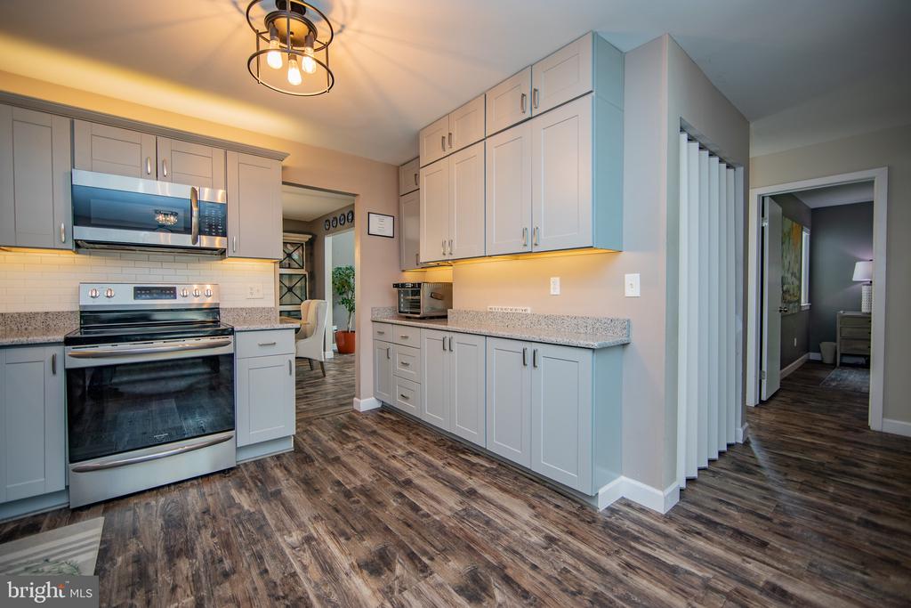 380 LYNETREE DRIVE 7-D