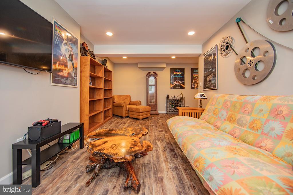 380 LYNETREE DRIVE 7-D
