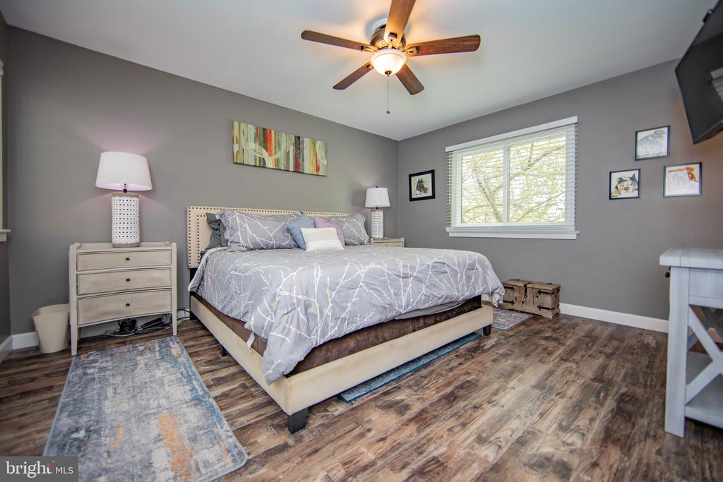 380 LYNETREE DRIVE 7-D