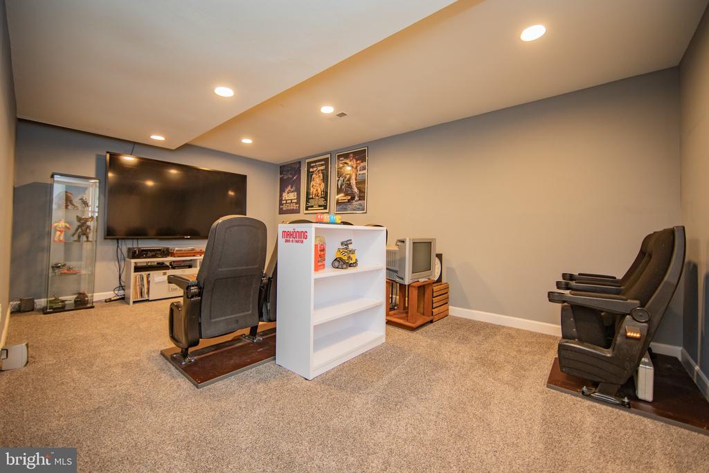 380 LYNETREE DRIVE 7-D