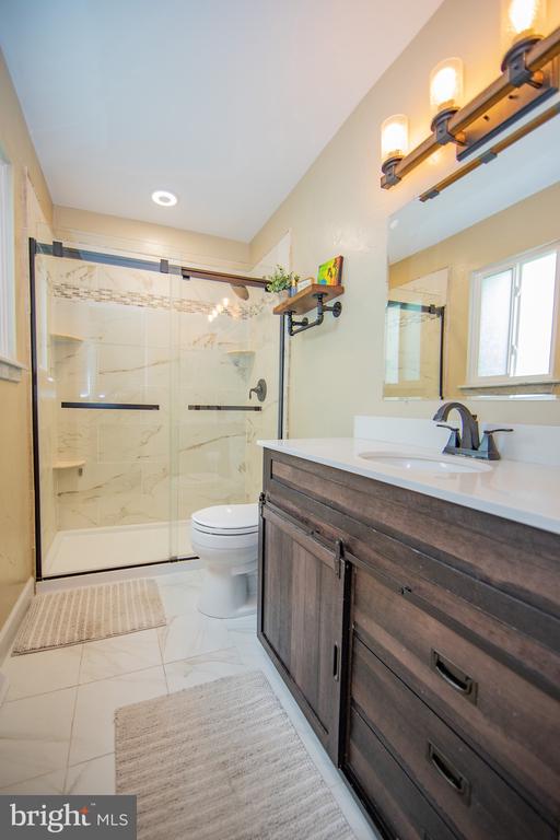 380 LYNETREE DRIVE 7-D
