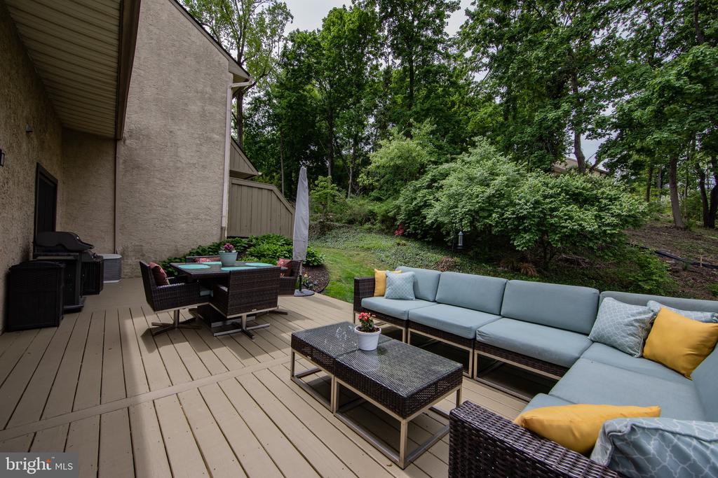 380 LYNETREE DRIVE 7-D
