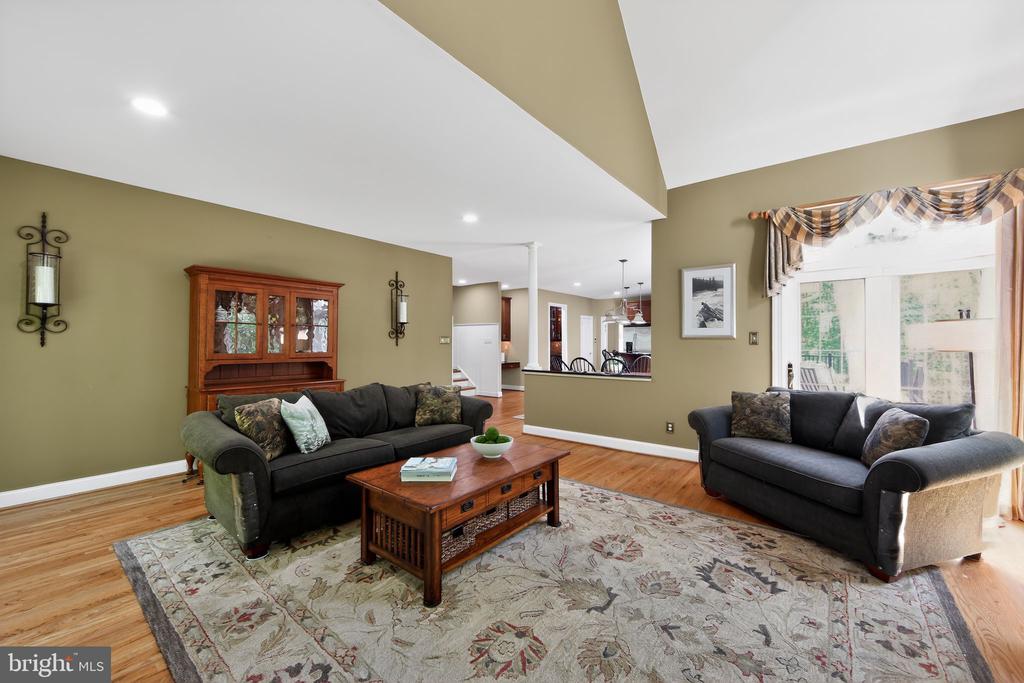 1315 RICHMOND PLACE