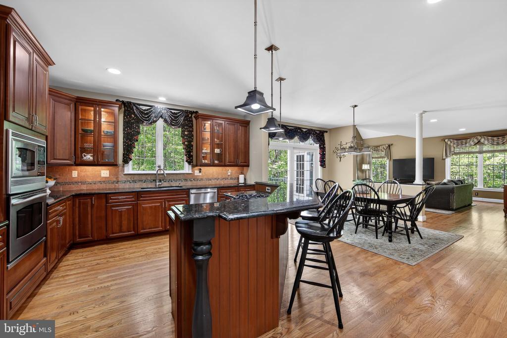 1315 RICHMOND PLACE