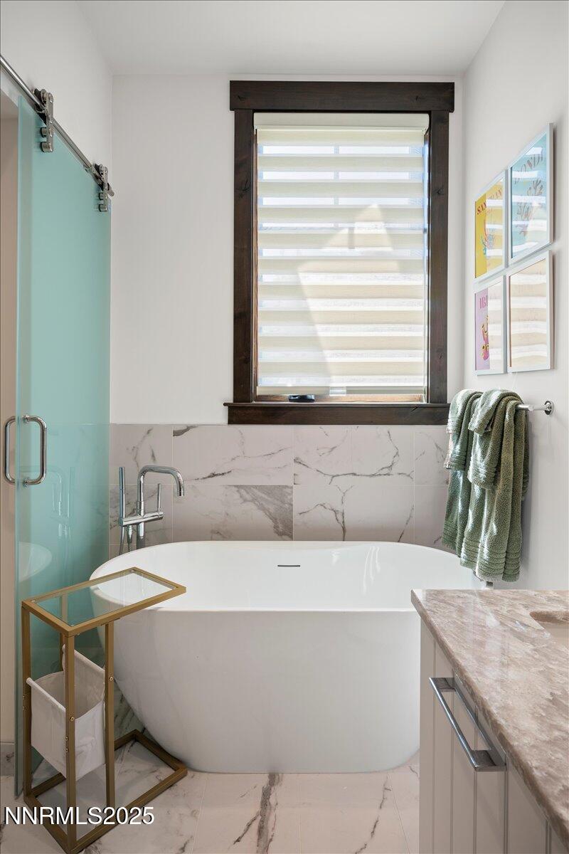 46 Beach Club Drive, 901