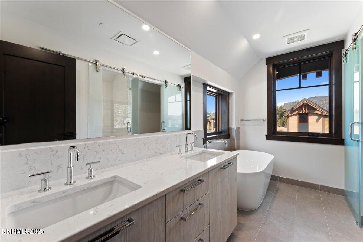 46 Beach Club Drive, 905