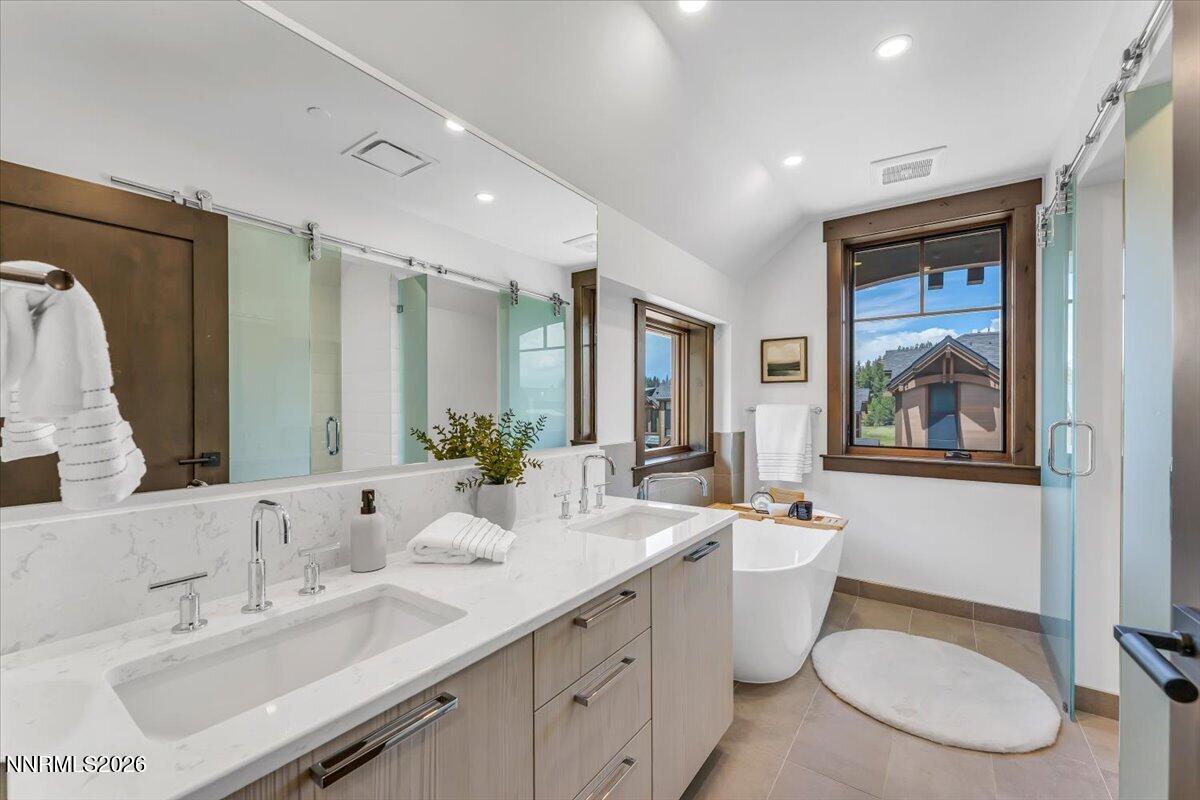 46 Beach Club Drive, 905