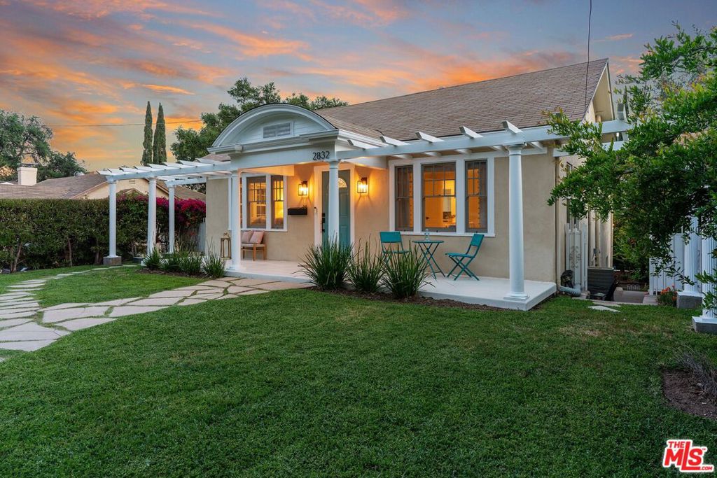 2832 Hermosa Avenue