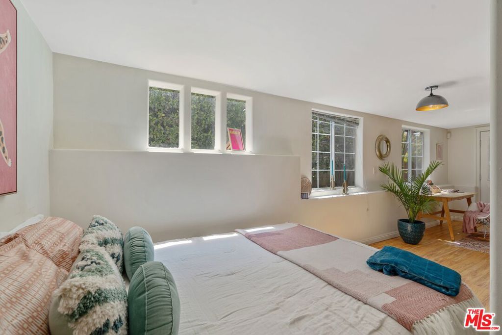 2832 Hermosa Avenue
