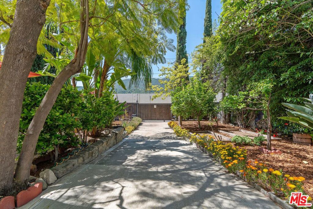 2832 Hermosa Avenue