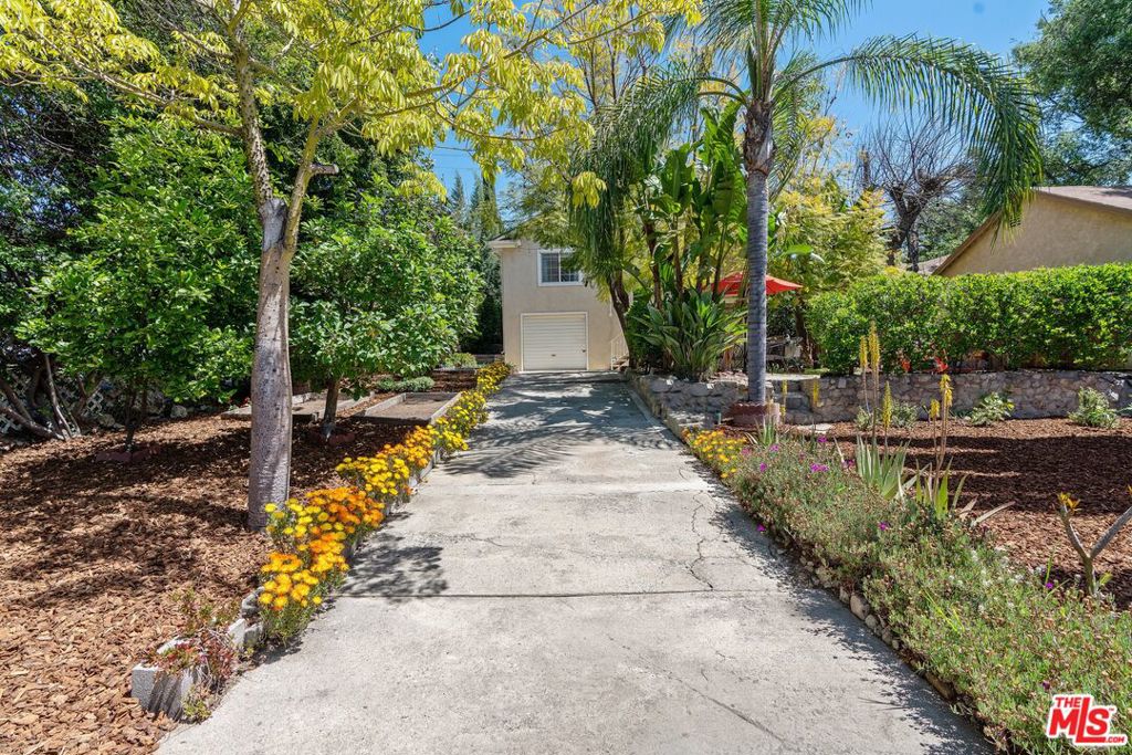 2832 Hermosa Avenue