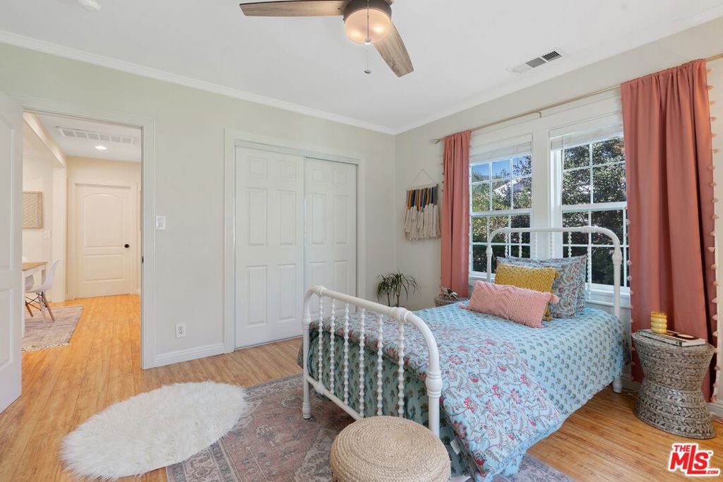 2832 Hermosa Avenue