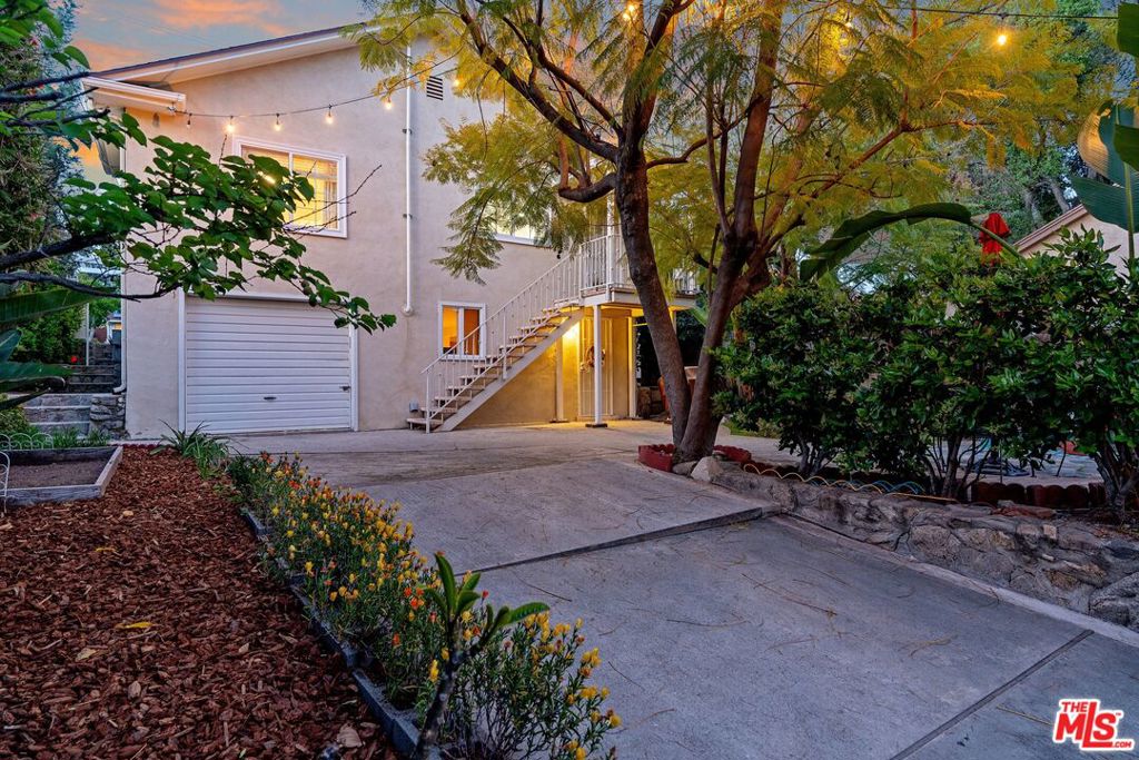 2832 Hermosa Avenue