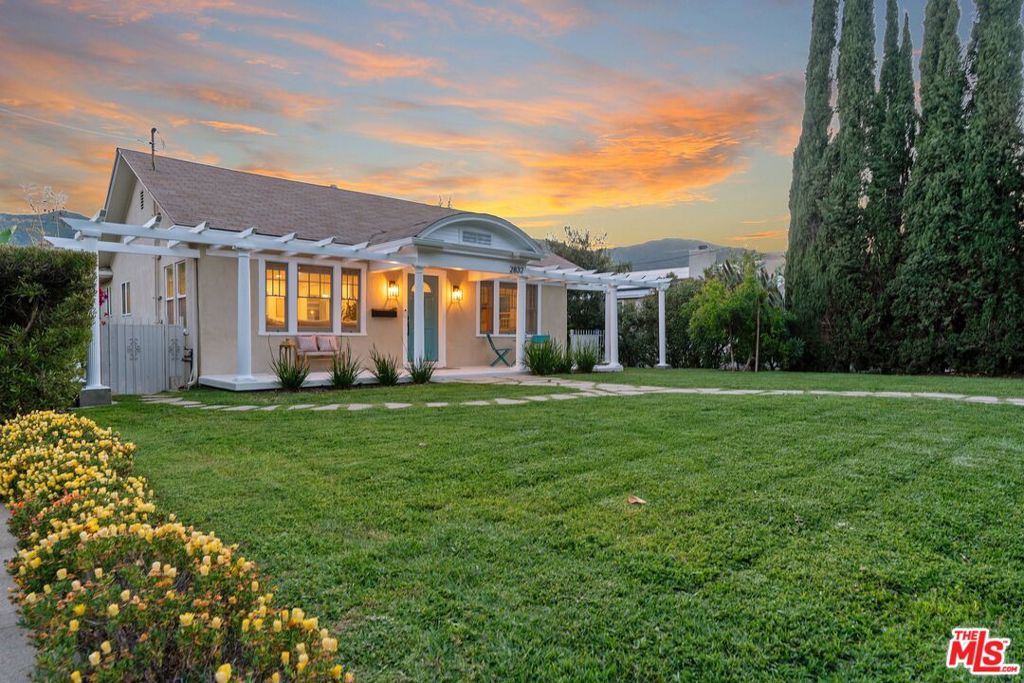 2832 Hermosa Avenue