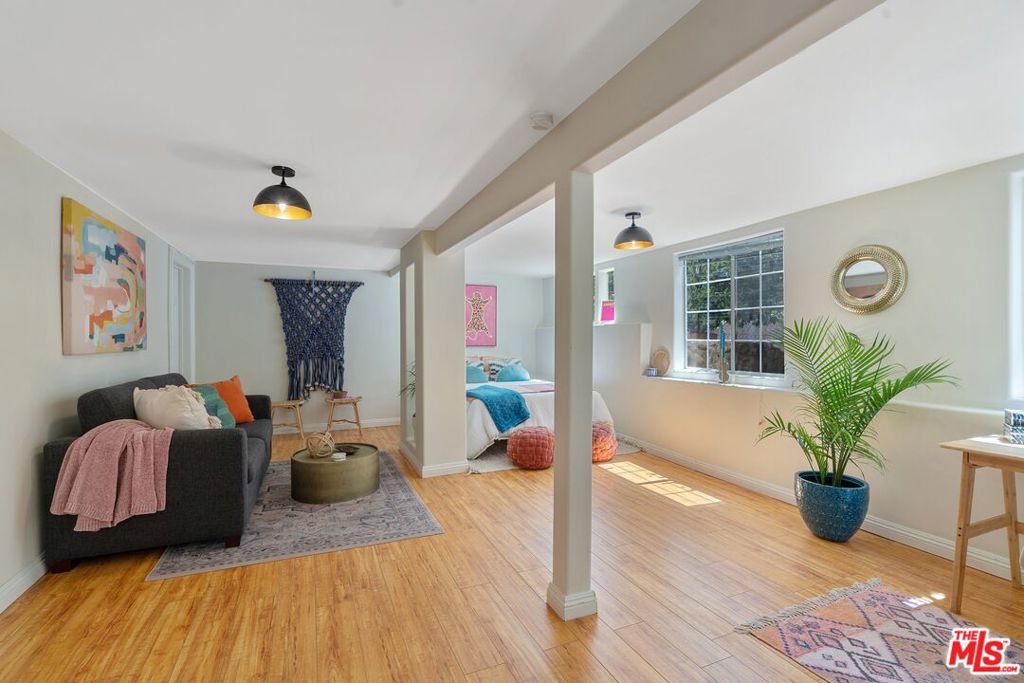 2832 Hermosa Avenue