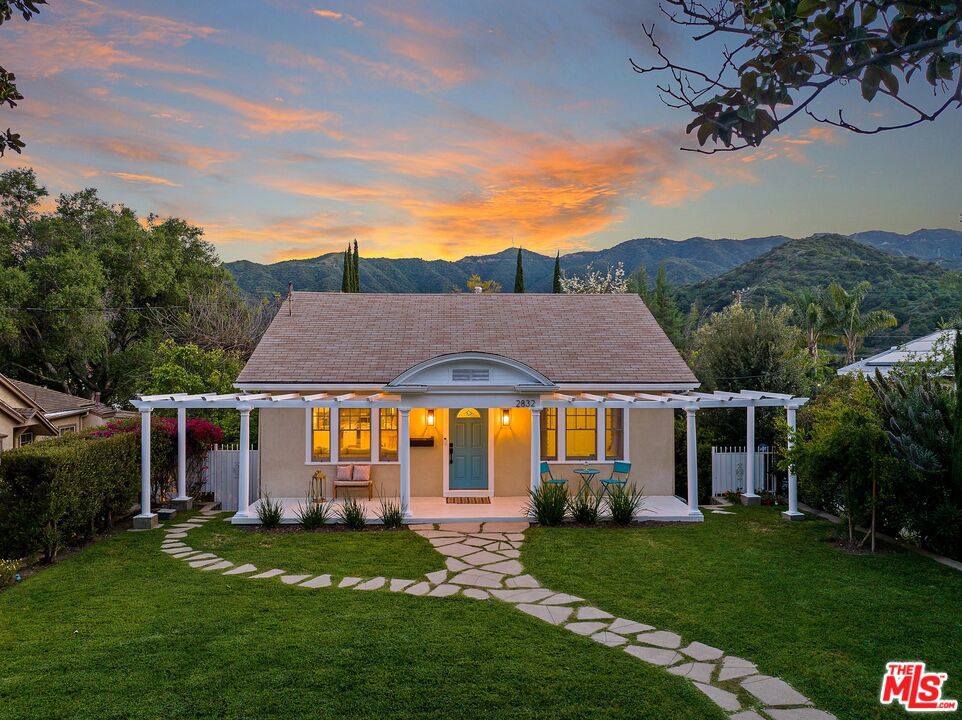 2832 Hermosa Avenue