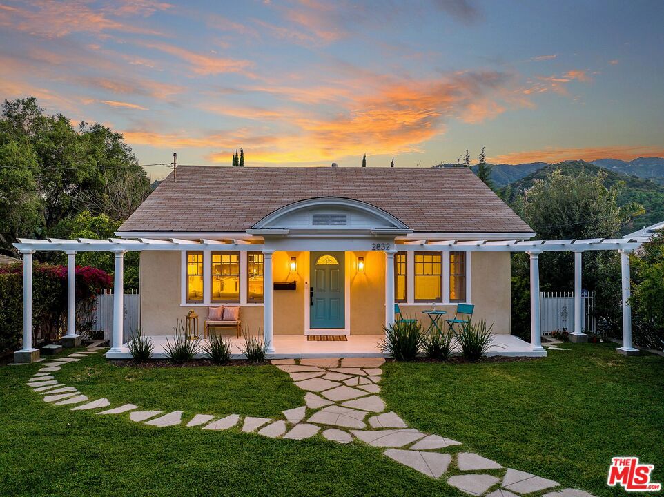 2832 Hermosa Avenue