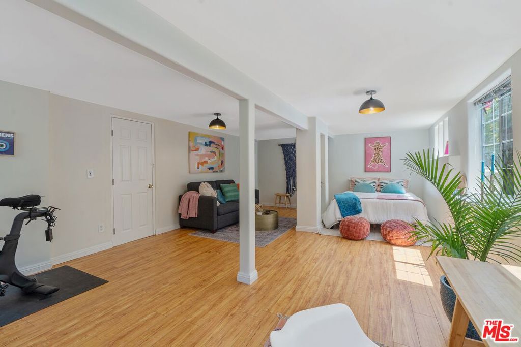 2832 Hermosa Avenue