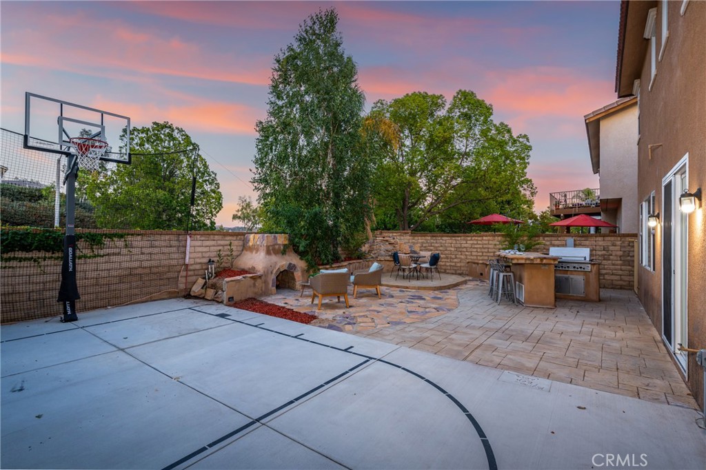 27960 Agapanthus Lane
