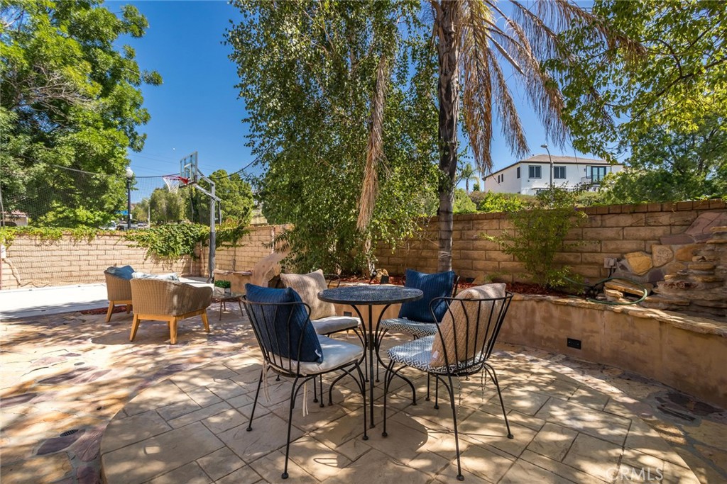 27960 Agapanthus Lane