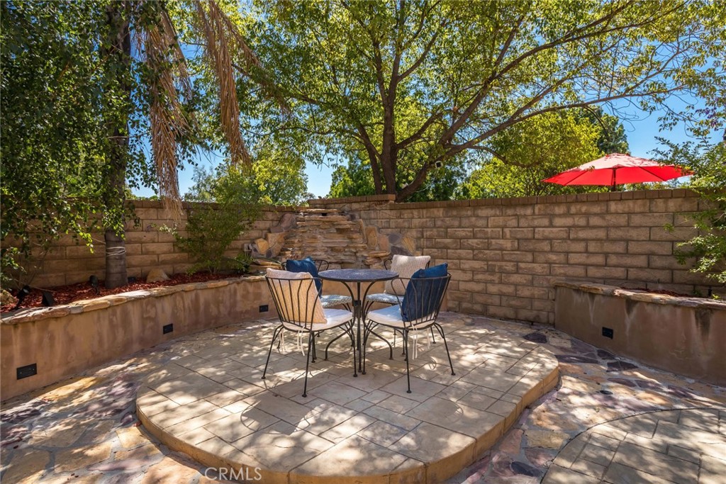 27960 Agapanthus Lane