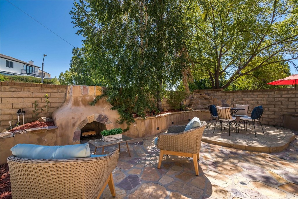 27960 Agapanthus Lane