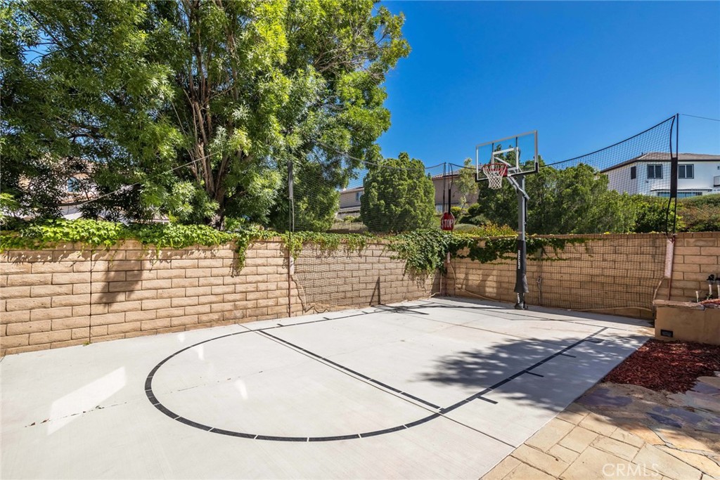 27960 Agapanthus Lane