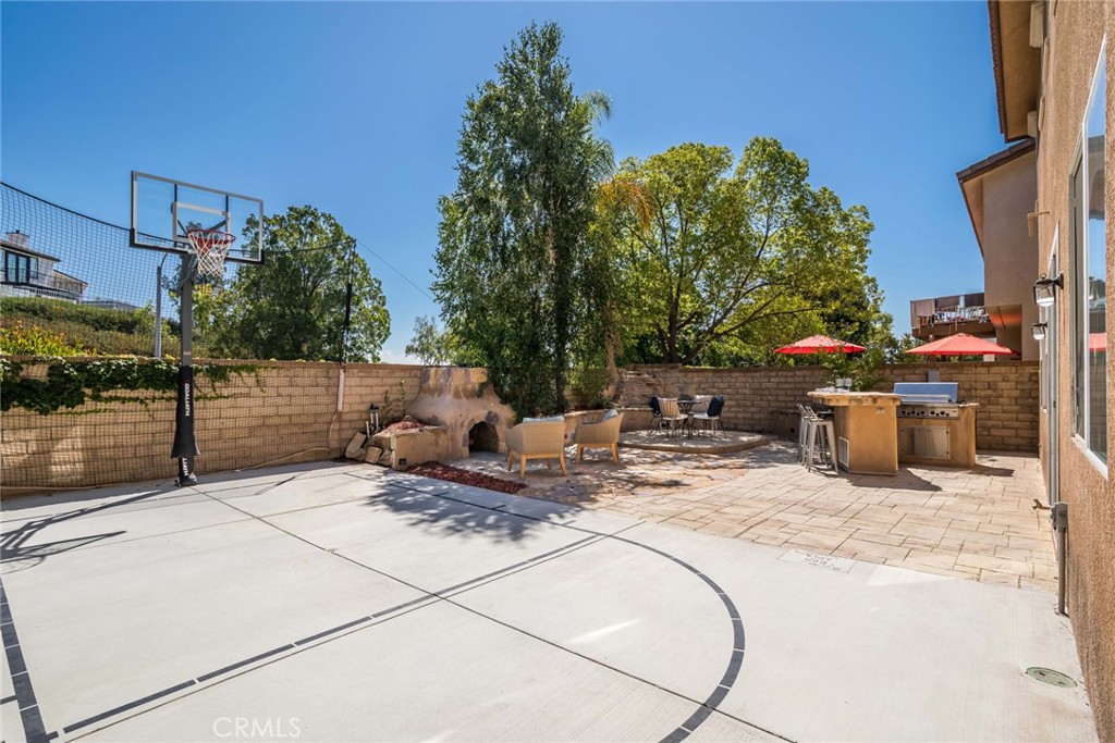 27960 Agapanthus Lane