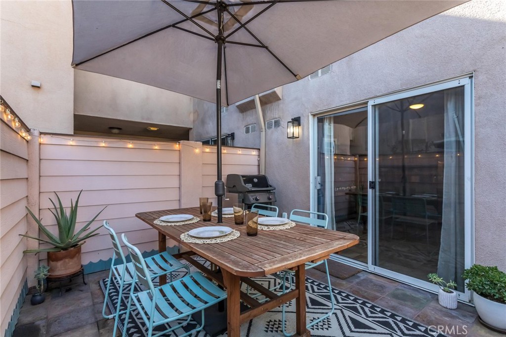 6525 Woodman Avenue 11