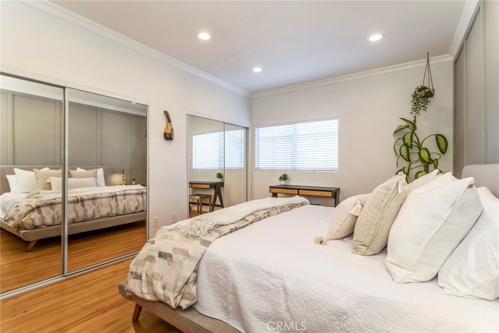 6525 Woodman Avenue 11