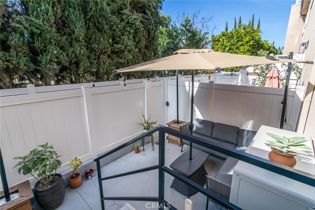 6525 Woodman Avenue 11