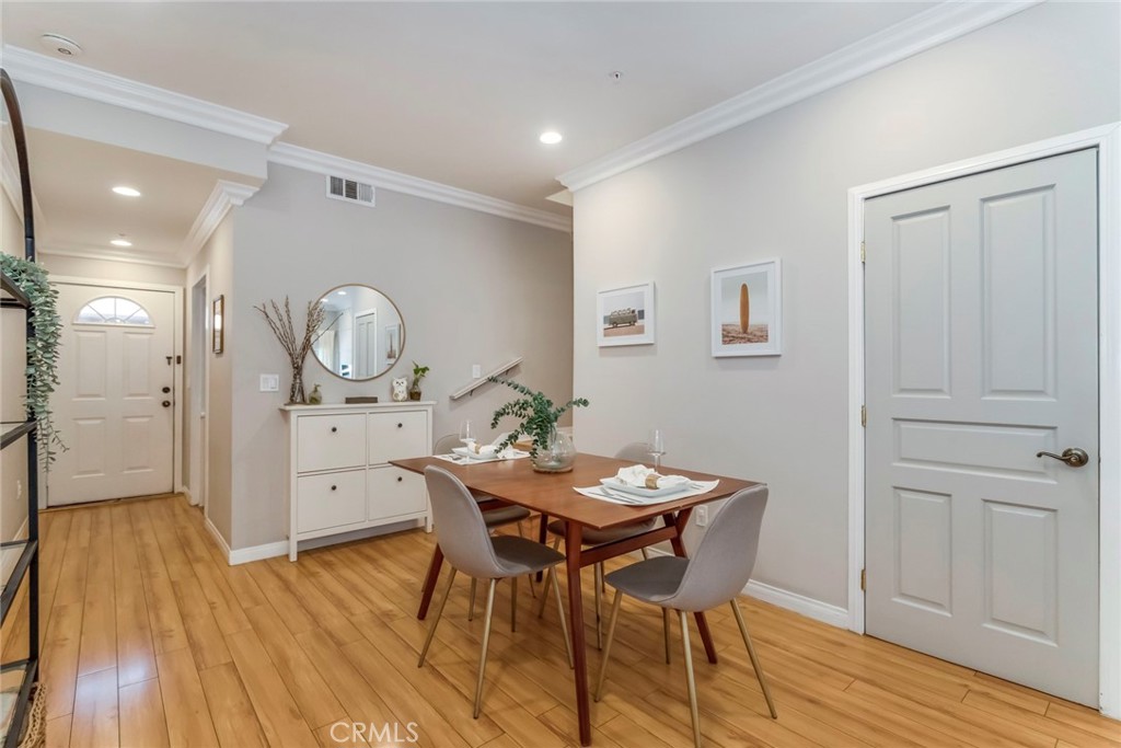 6525 Woodman Avenue 11