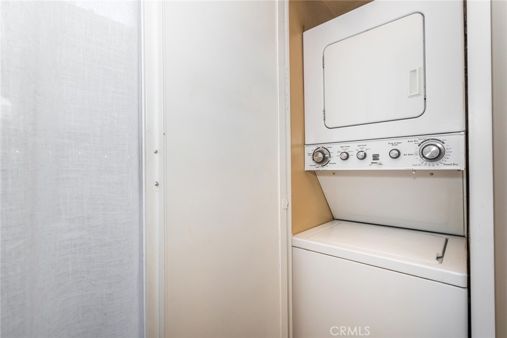 6525 Woodman Avenue 11