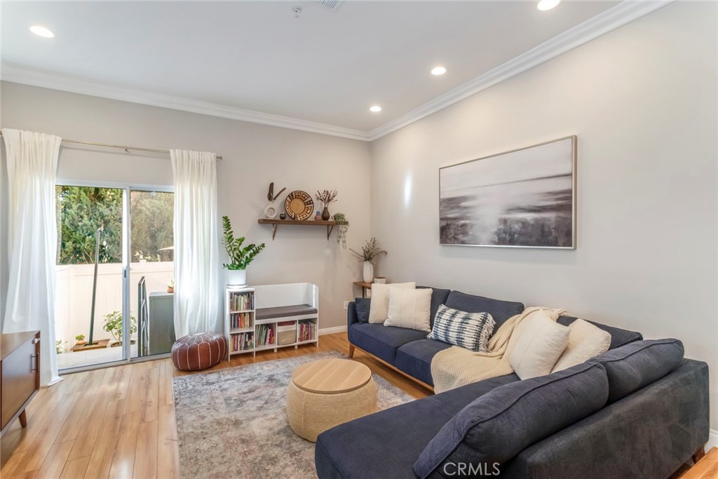 6525 Woodman Avenue 11