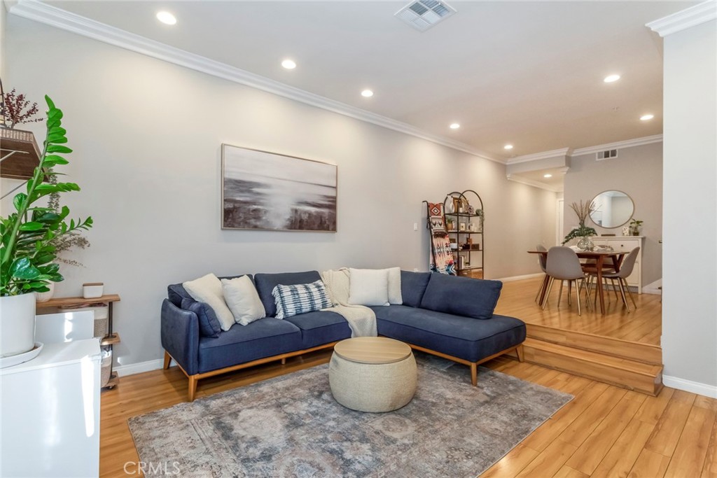 6525 Woodman Avenue 11