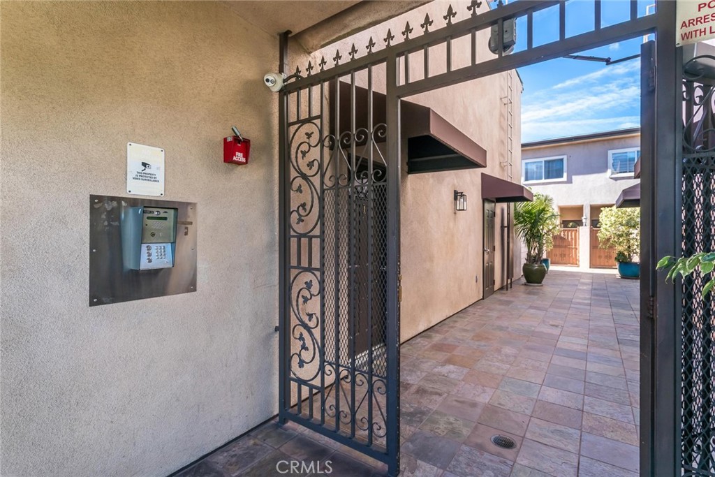 6525 Woodman Avenue 11