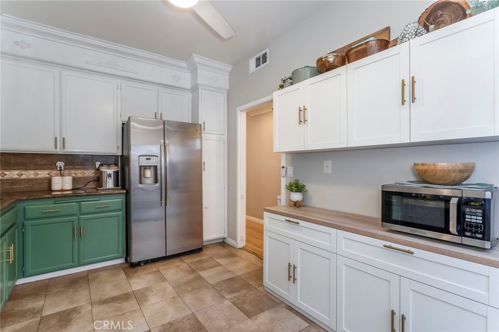 6525 Woodman Avenue 11