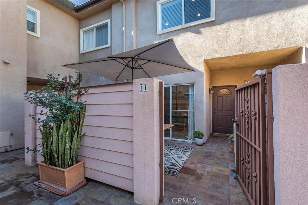 6525 Woodman Avenue 11