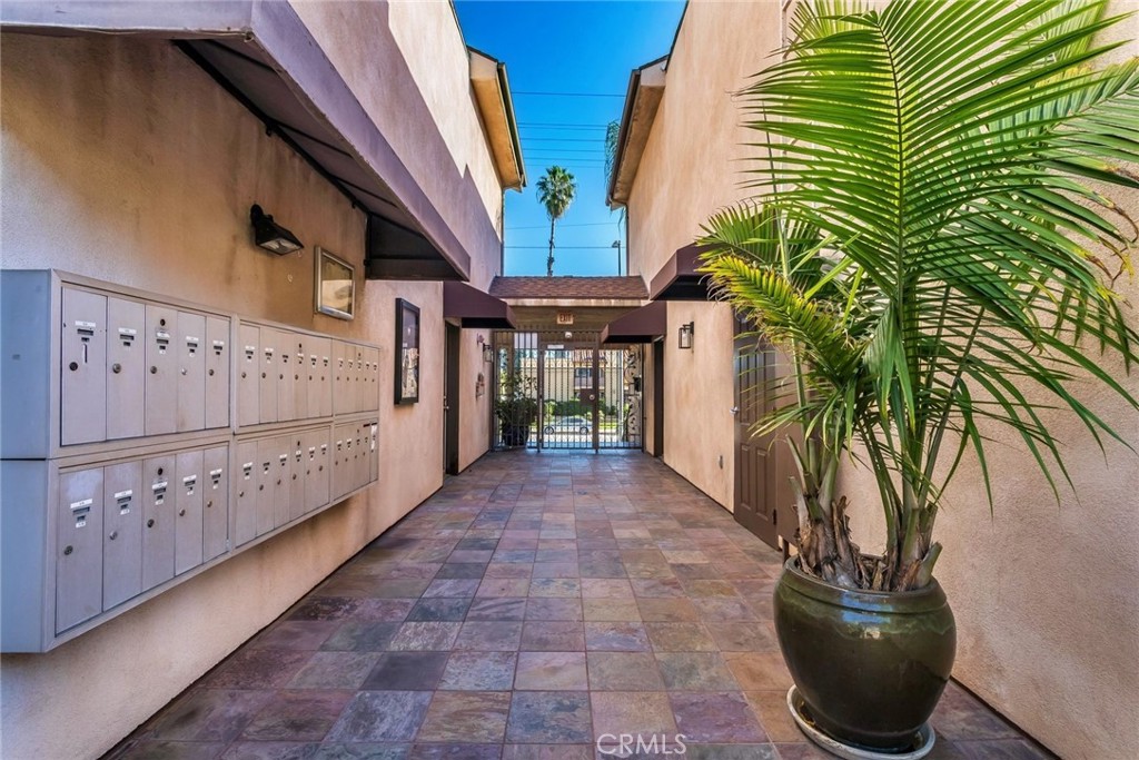 6525 Woodman Avenue 11