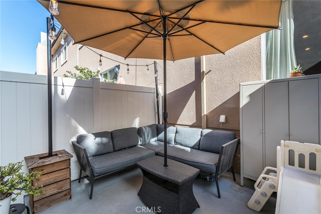 6525 Woodman Avenue 11