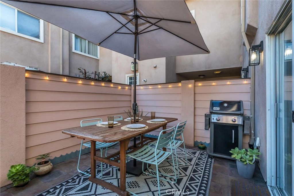 6525 Woodman Avenue 11