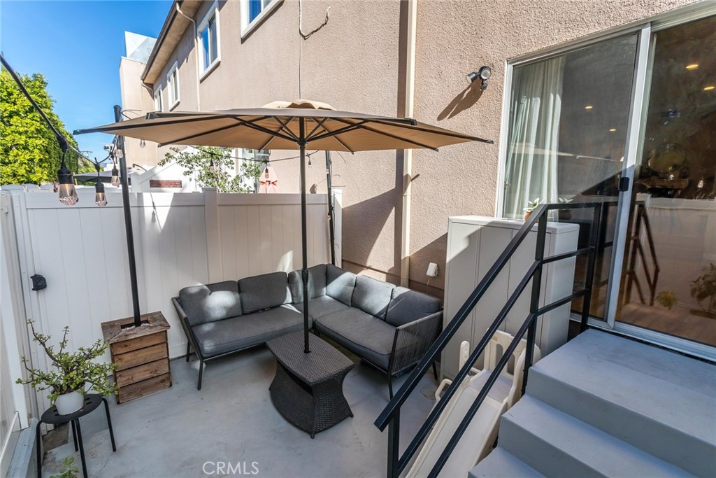 6525 Woodman Avenue 11