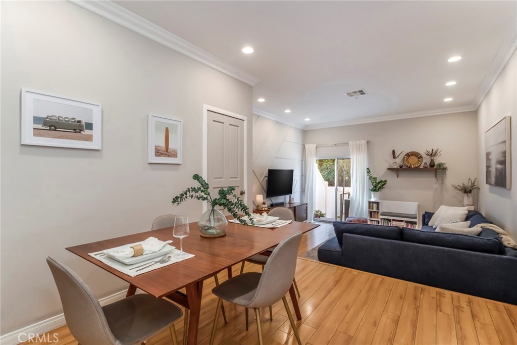 6525 Woodman Avenue 11