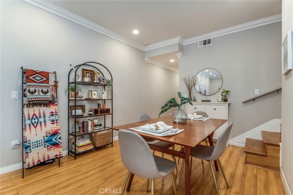 6525 Woodman Avenue 11