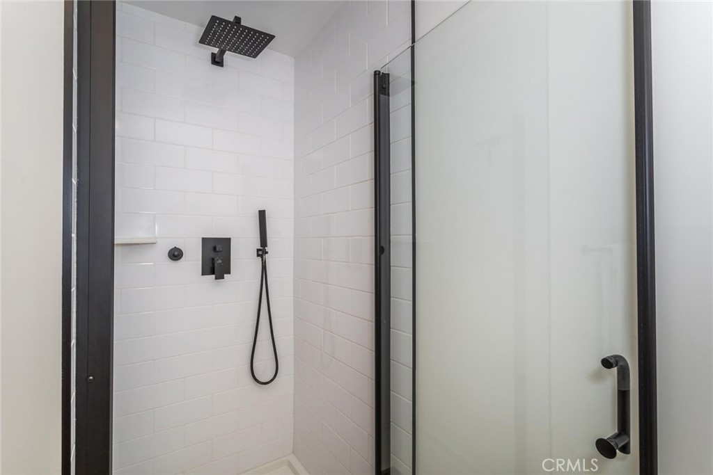 6525 Woodman Avenue 11