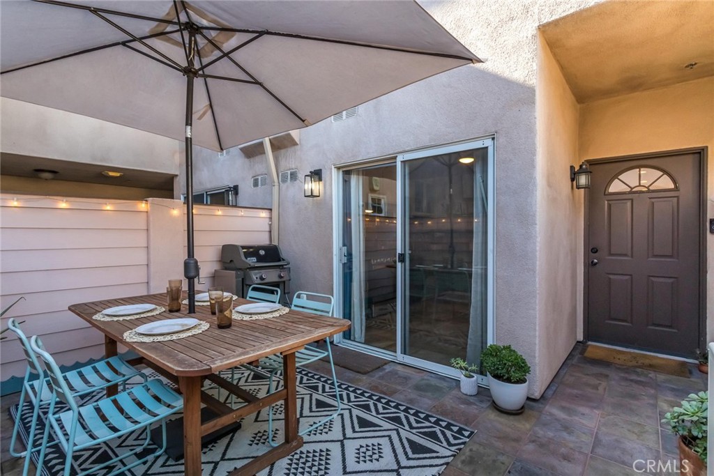 6525 Woodman Avenue 11