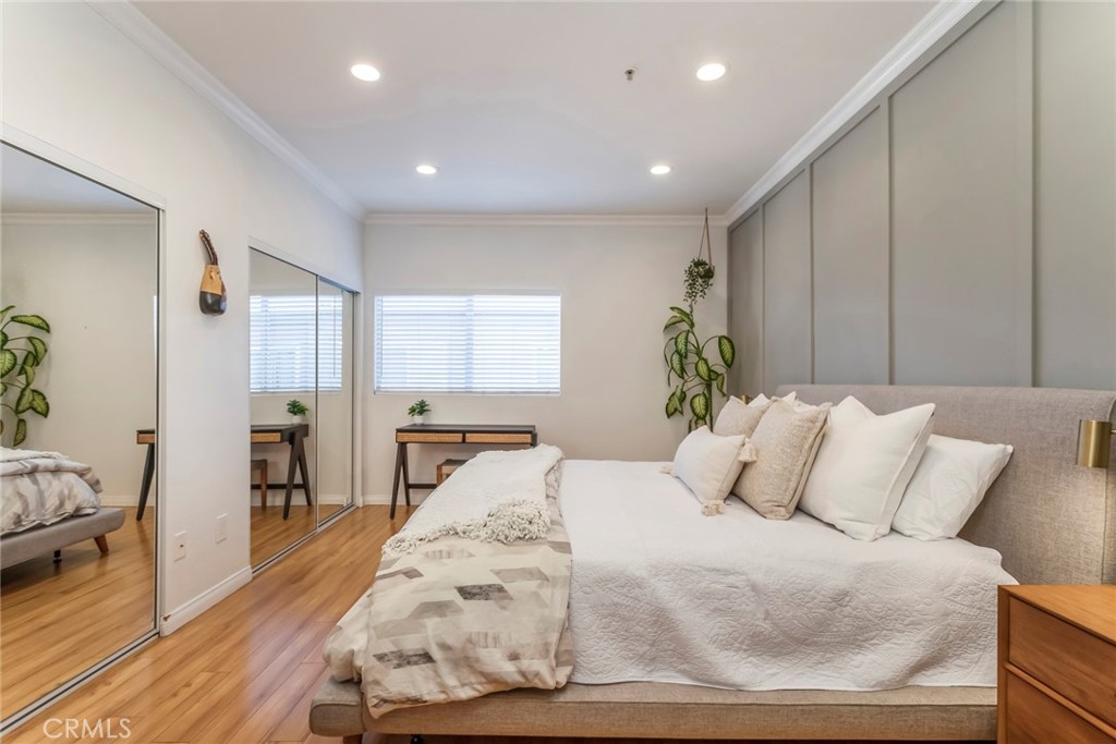 6525 Woodman Avenue 11