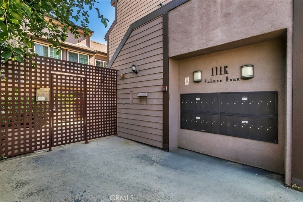 1116 E Palmer Avenue